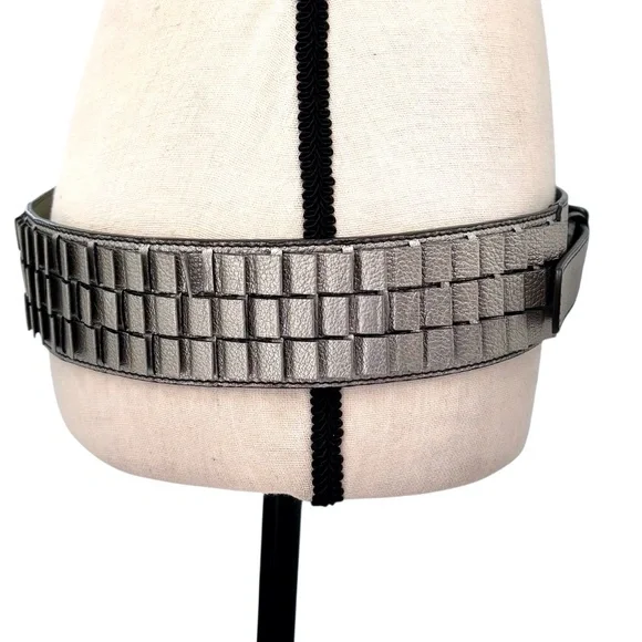 BURBERRY GUNMETAL PEWTER LEATHER WIDE WAIST BELT WITH PLEATED RUFFLES - Picture 3 of 16